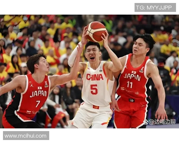 伊朗男篮对阵红队激战正酣双方争夺亚洲篮球赛荣誉与荣耀