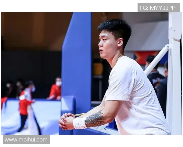 赵睿带领中国男篮奋勇争先展现青春风采与拼搏精神的精彩瞬间